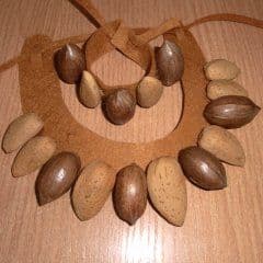 Artikelbild Nusskette und Nussarmband basteln