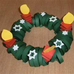 Adventskranz aus Papierstreifen